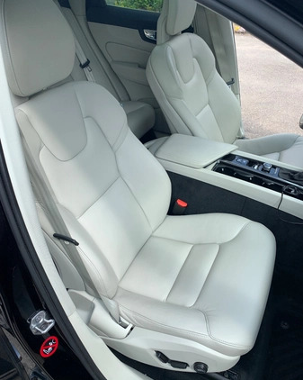Volvo XC 60 cena 120000 przebieg: 132000, rok produkcji 2017 z Suchowola małe 191